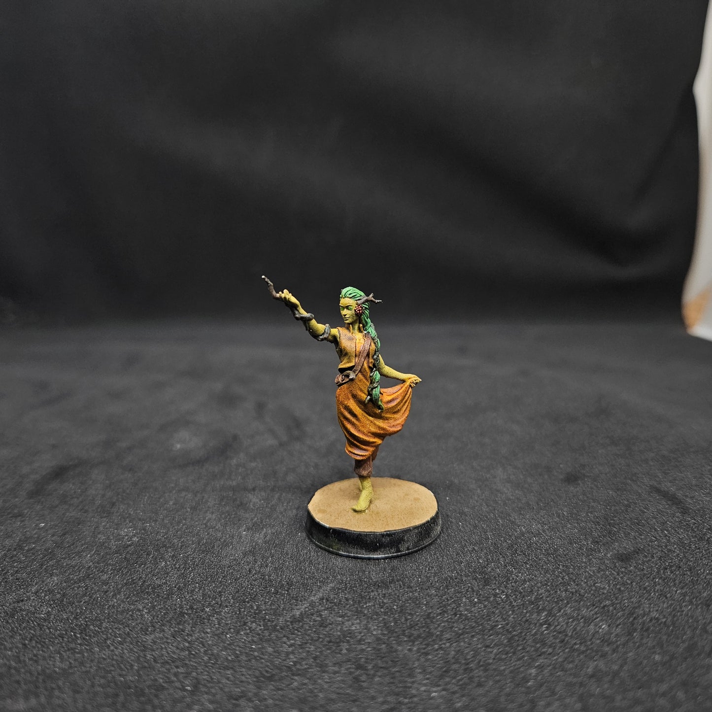 Amenia Mujer Genasi Druida