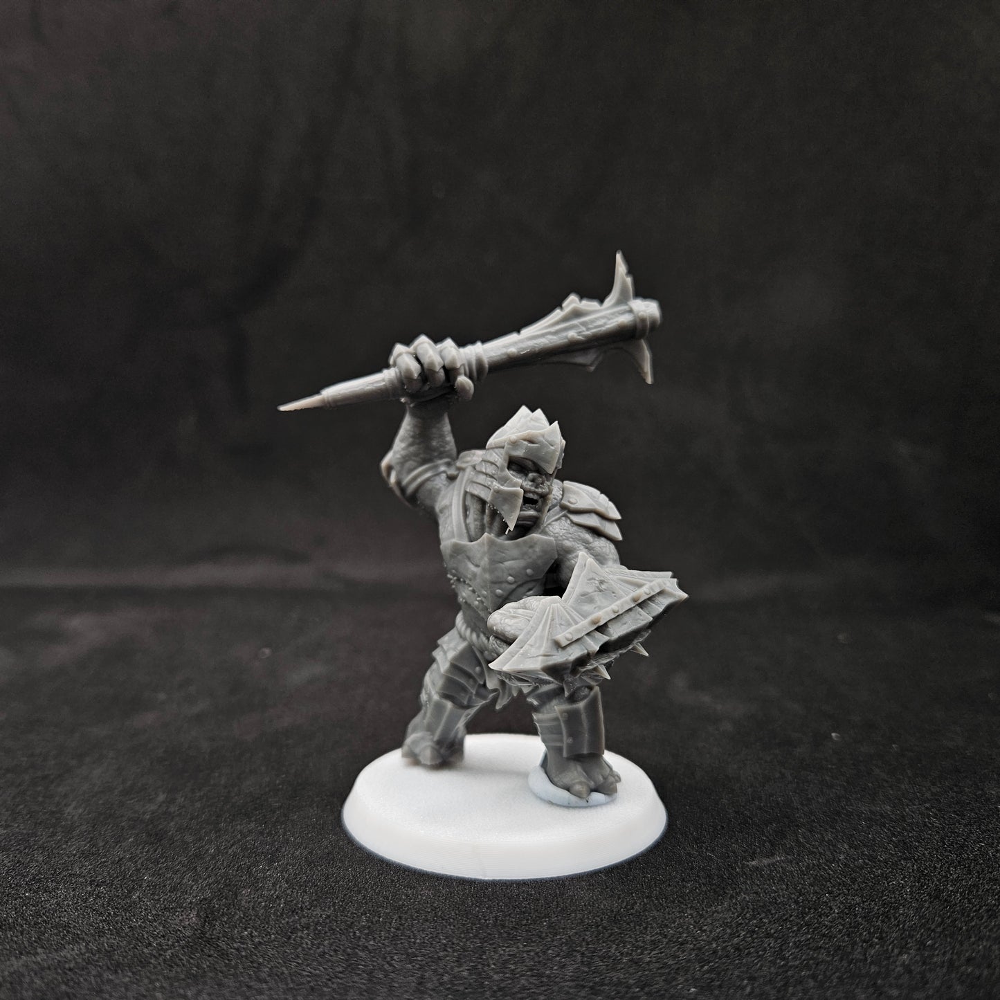 Troll de guerra blindado con maza