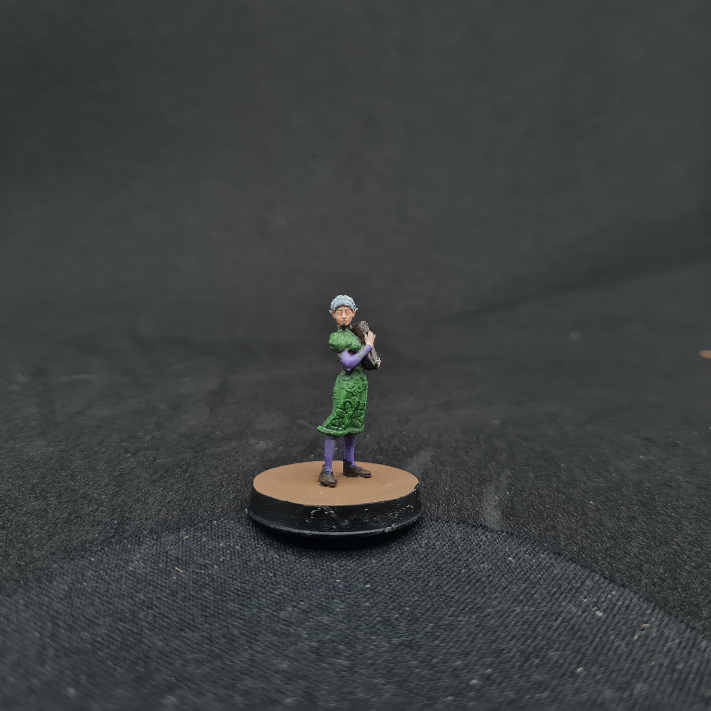 Elizabeth Female Halfling Bard