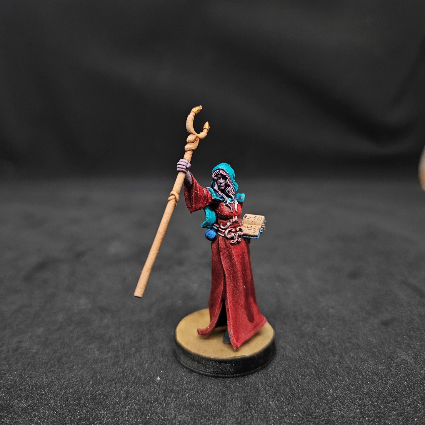 Lucasina Ulru Female Drow Wizard