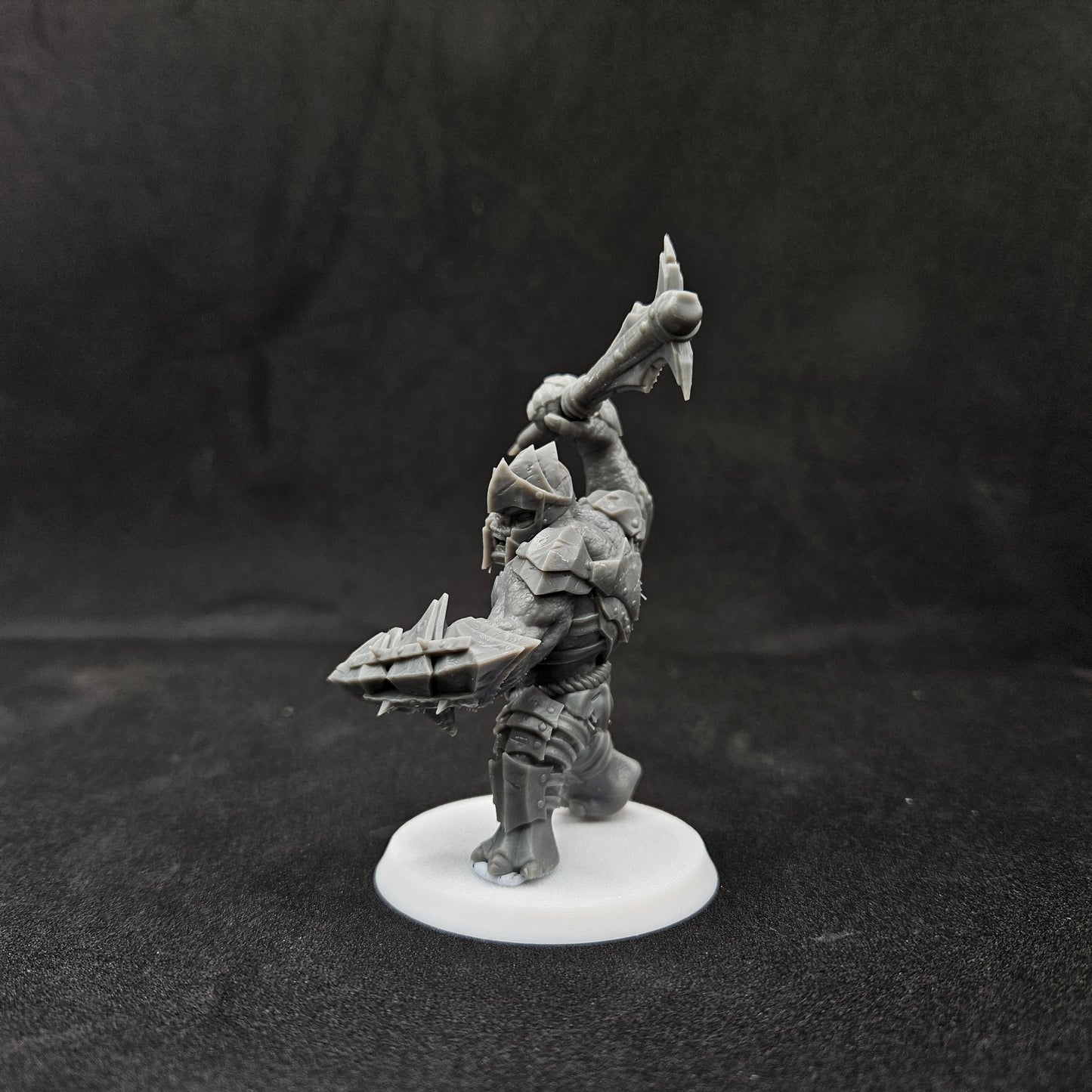 Troll de guerra blindado con maza